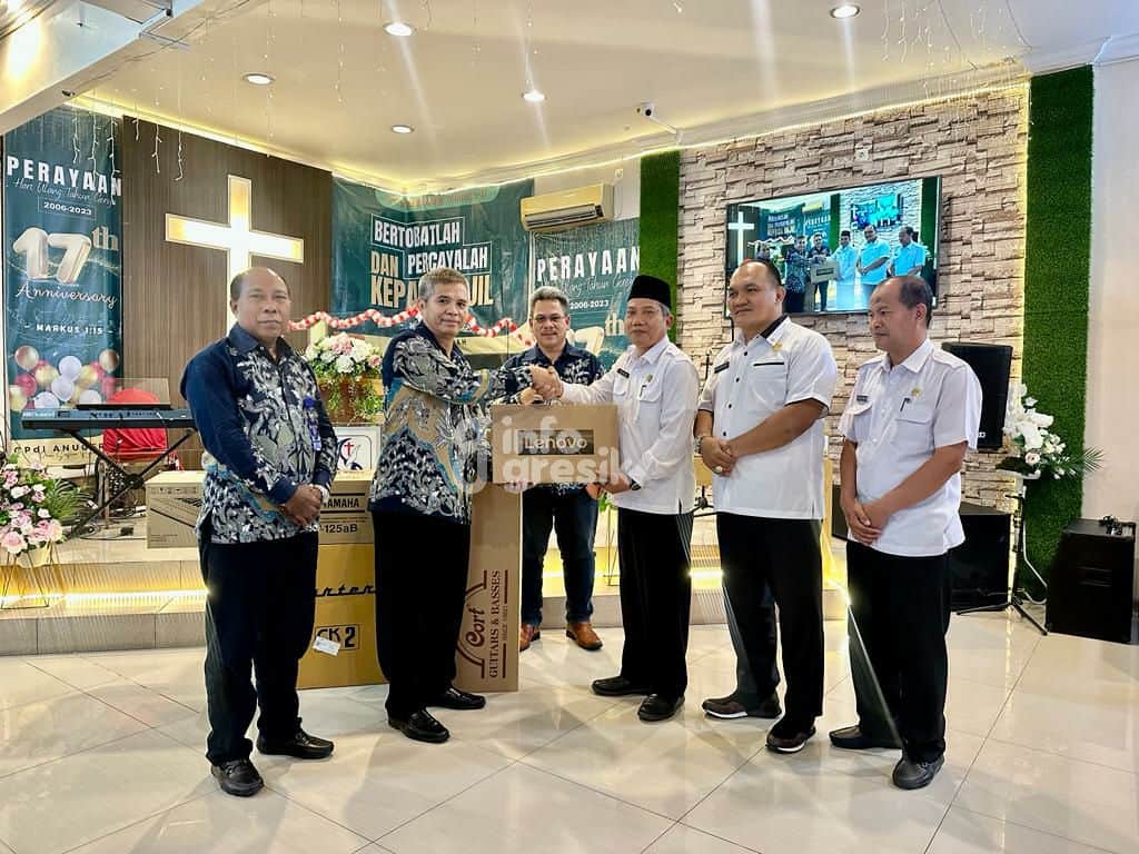 Penyerahan Bantuan dari Pemkab Kepada Gereja Gkjw